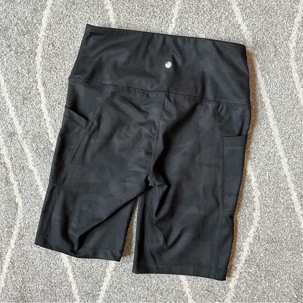 Yogalicious Lux Camouflage Black Bike Shorts w/ pockets - Picture 2 of 3